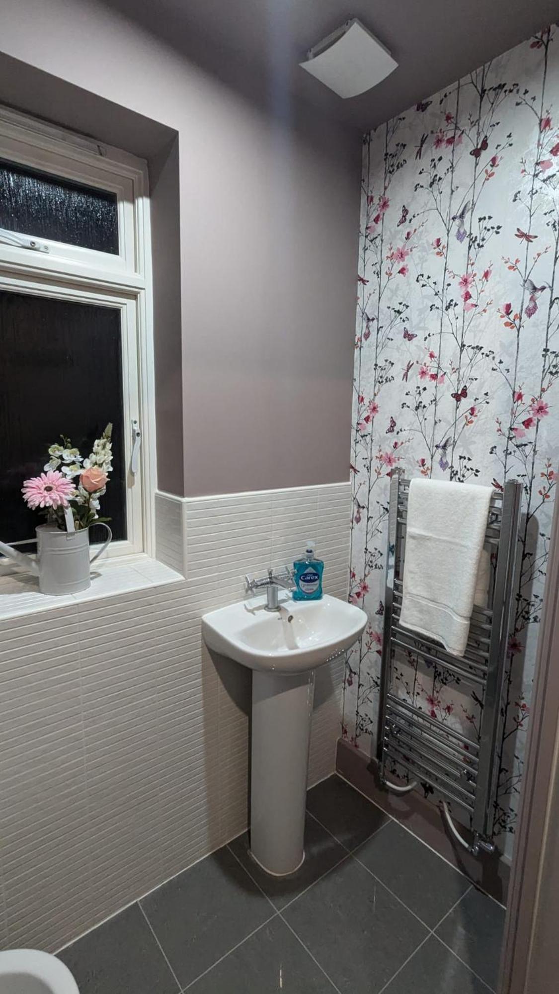 Modern Home From Home At Elm Tree House Лестър Екстериор снимка